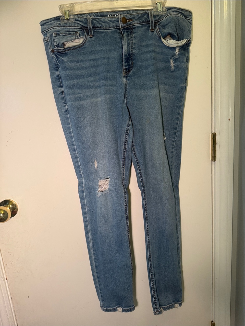 Light Blue Distressed Women's Skinny Jeans